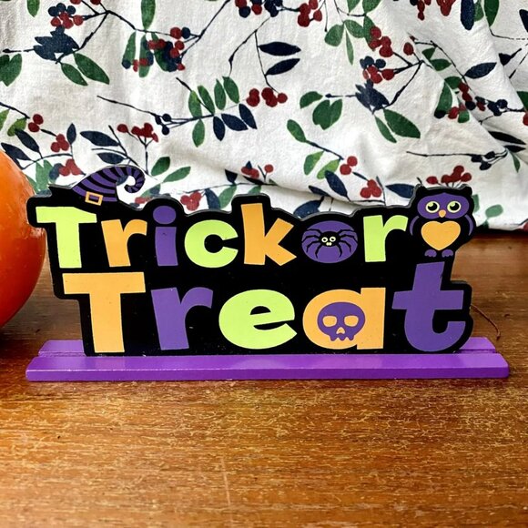 Halloween Decor Pumpkin Spice Candle Trick Or Treat Sign Placard - Picture 3 of 4